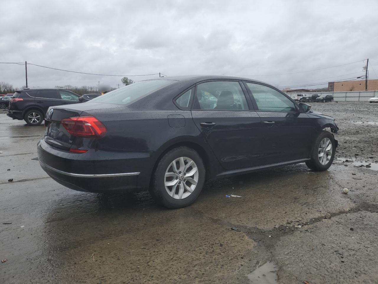 2018 Volkswagen Passat - Image 3