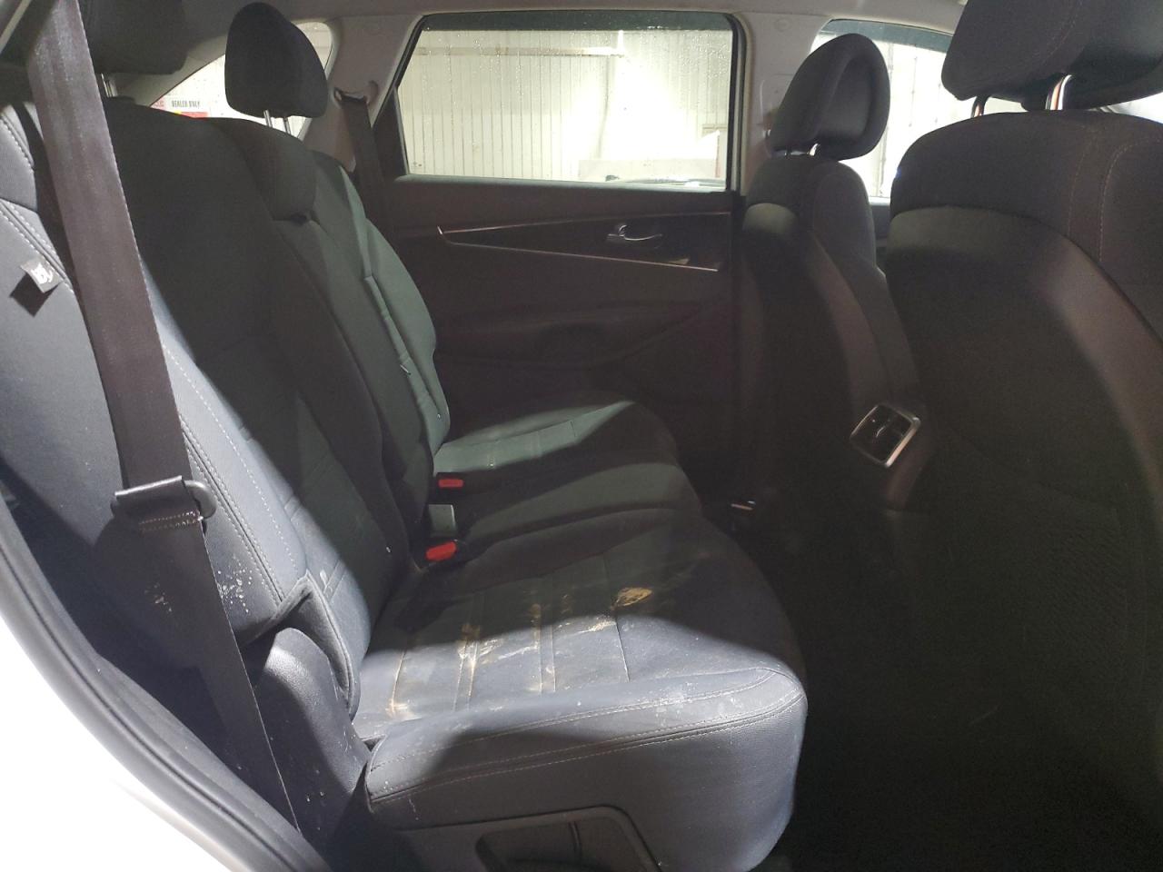 2016 Kia Sorento - Image 11