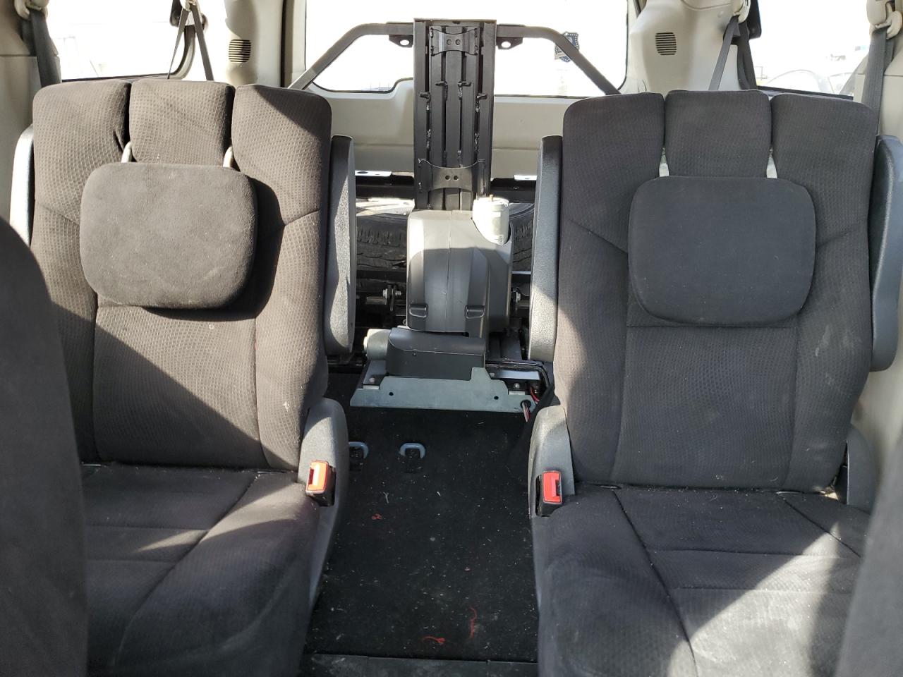 2011 Dodge Caravan - Image 10