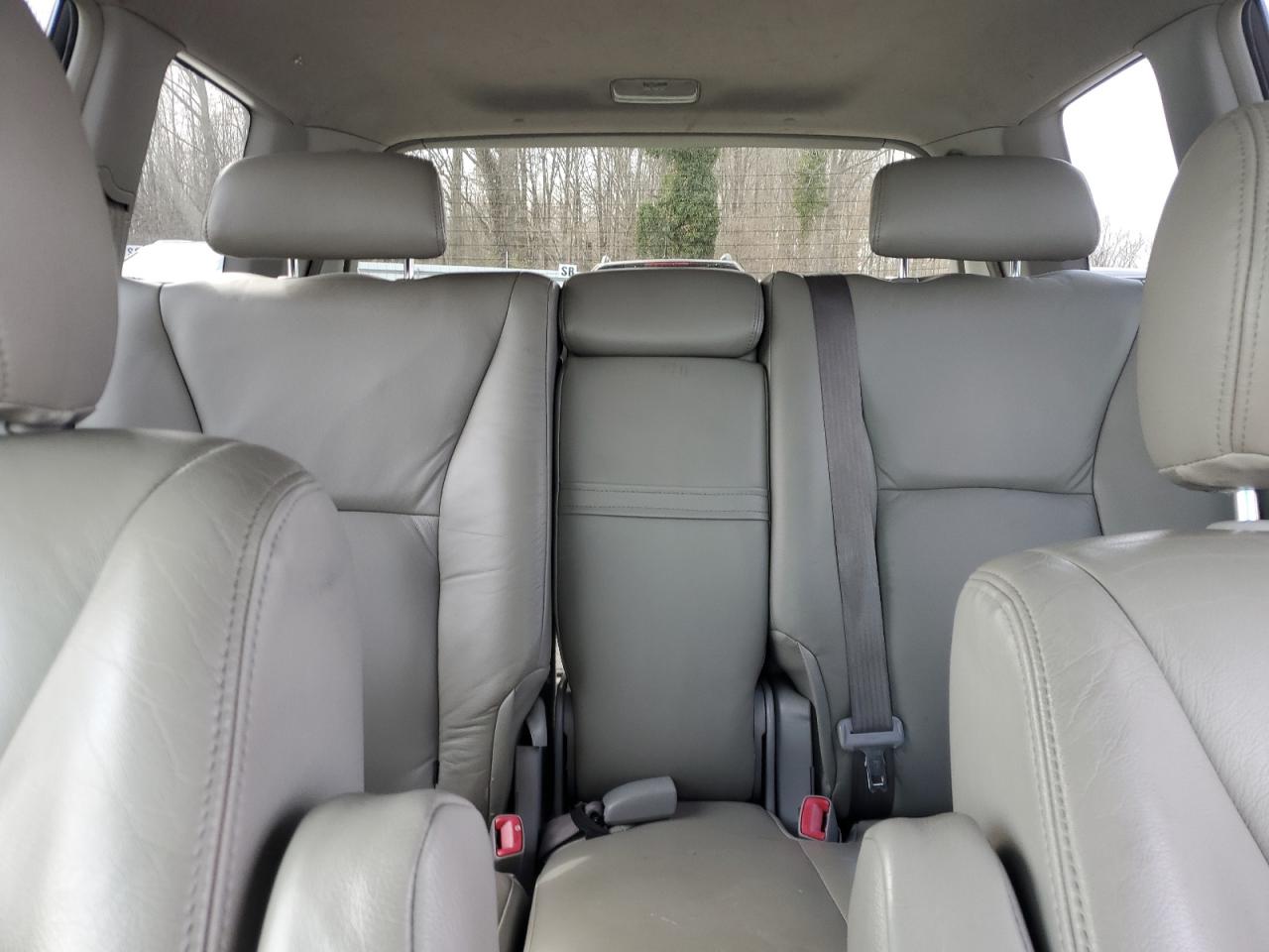 2004 Toyota Highlander - Image 10