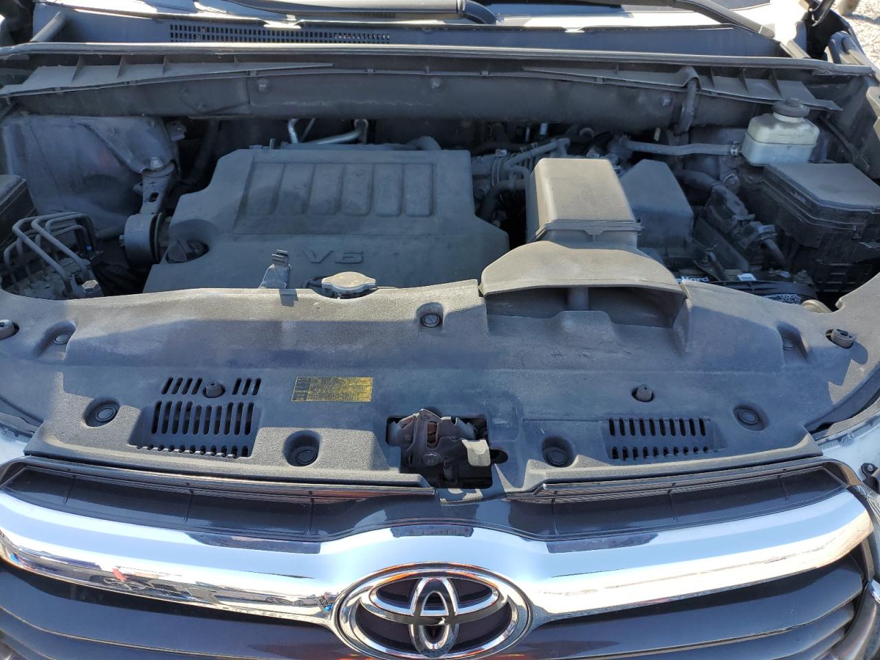 2015 Toyota Highlander - Image 12