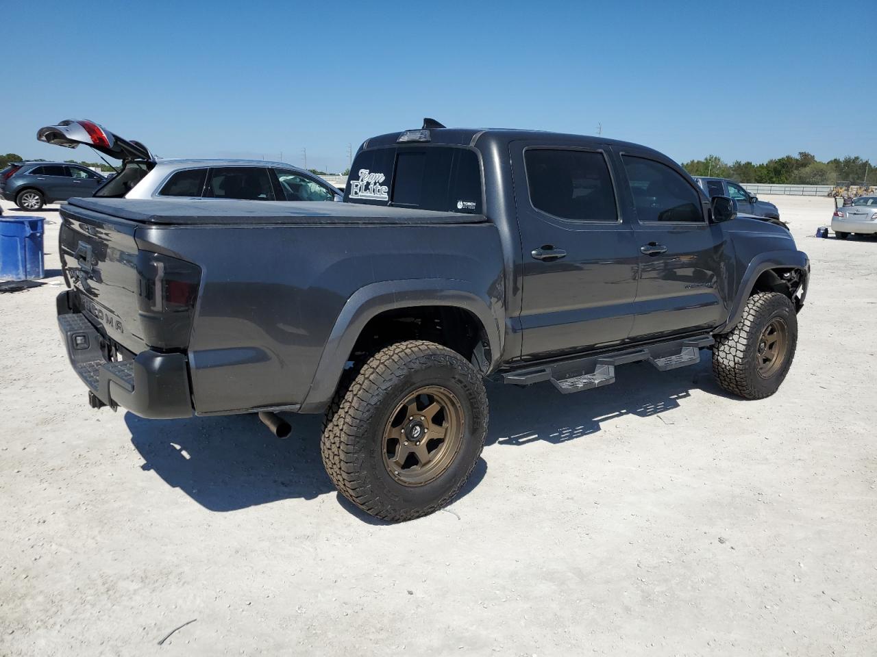 2018 Toyota Tacoma - Image 3