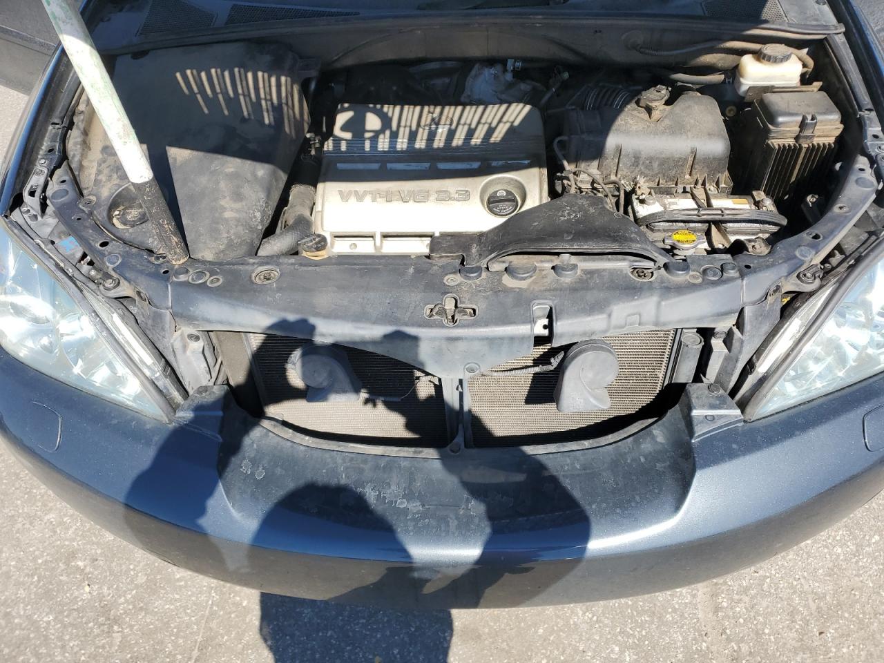 2005 Lexus RX - Image 12
