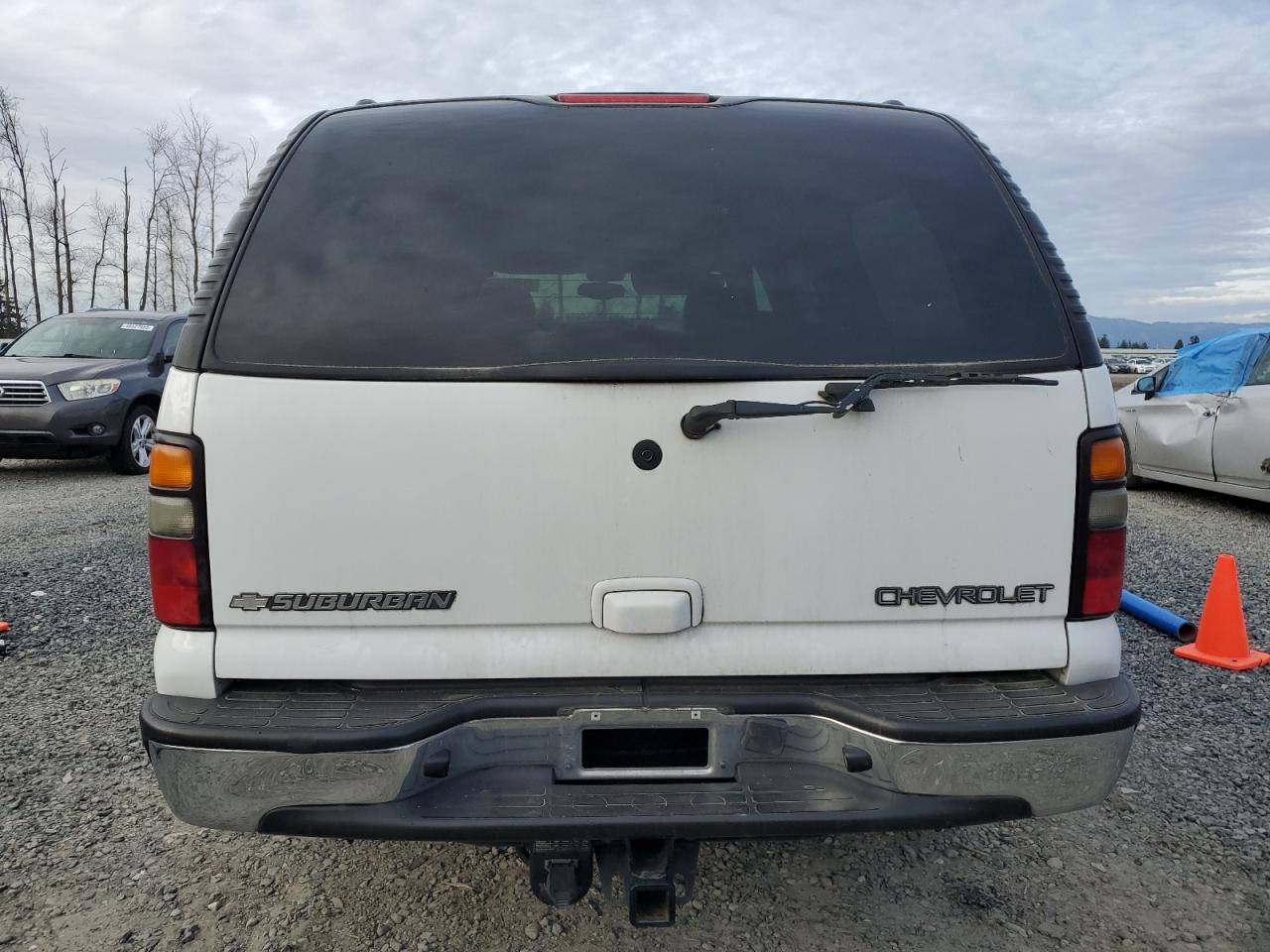 2004 Chevrolet Suburban - Image 6