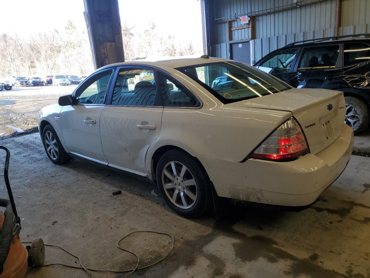 2008 Ford Taurus - Image 2