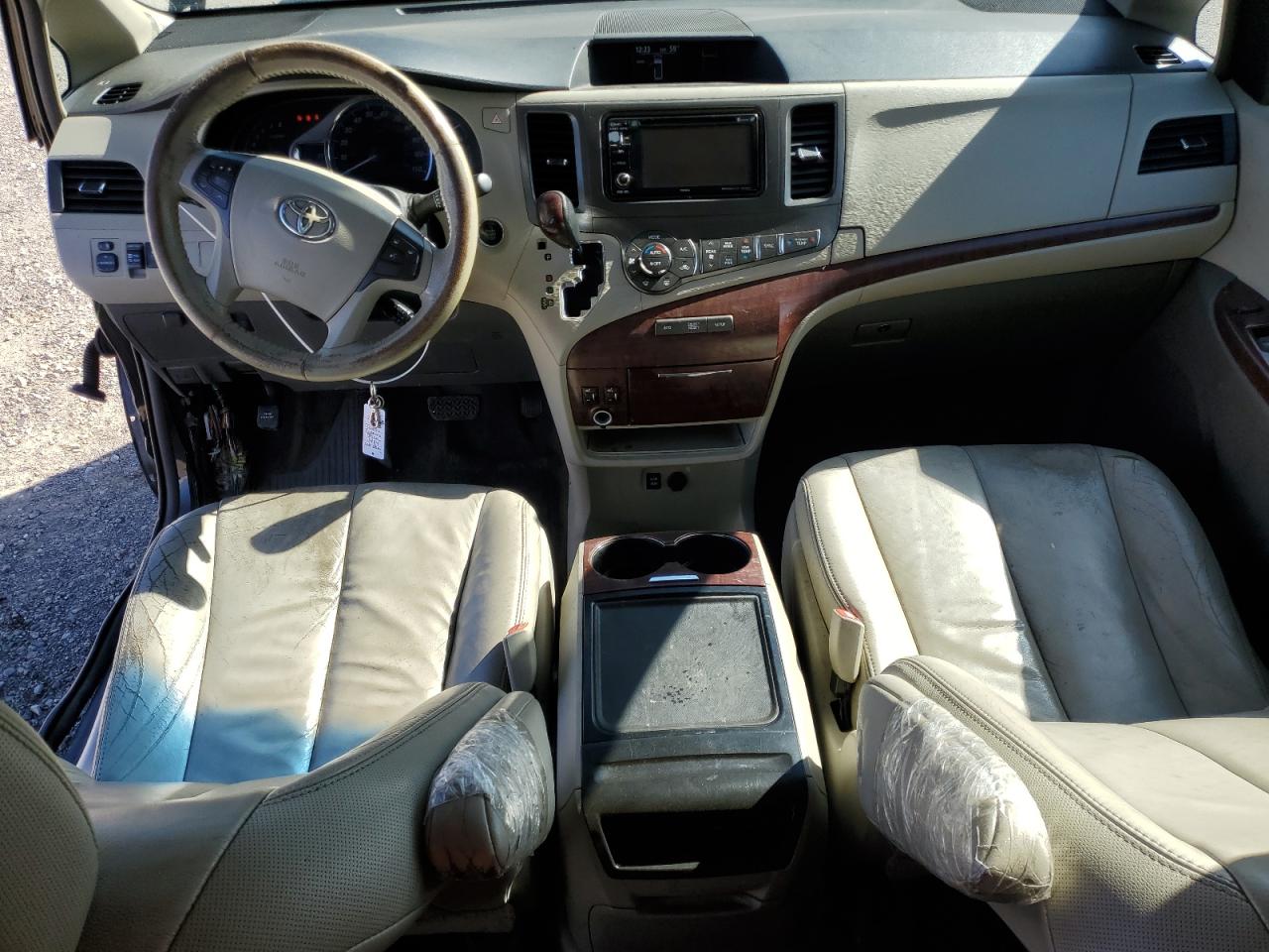 2013 Toyota Sienna - Image 8