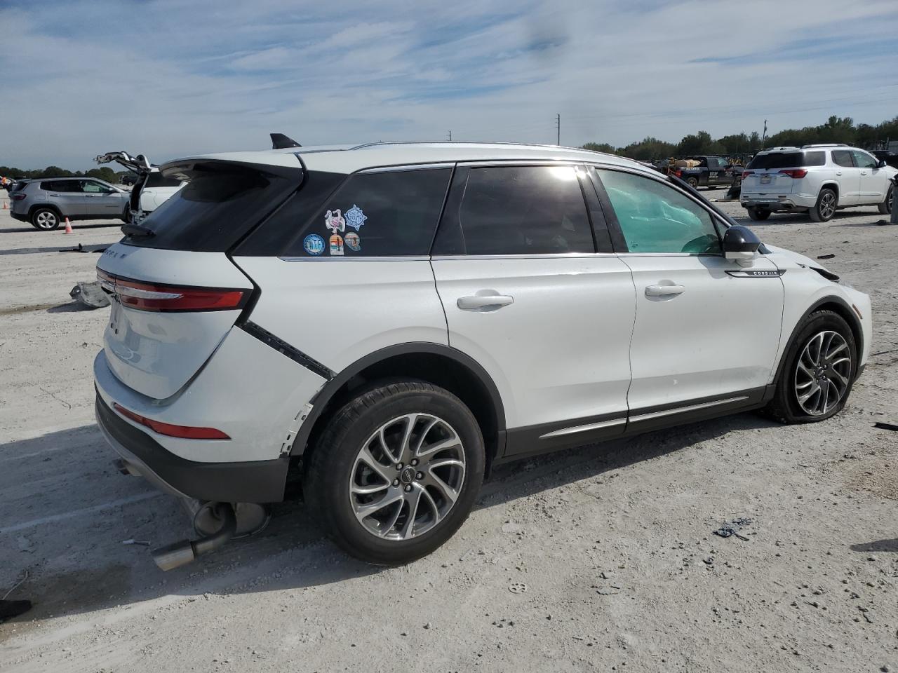 2022 Lincoln Corsair - Image 3