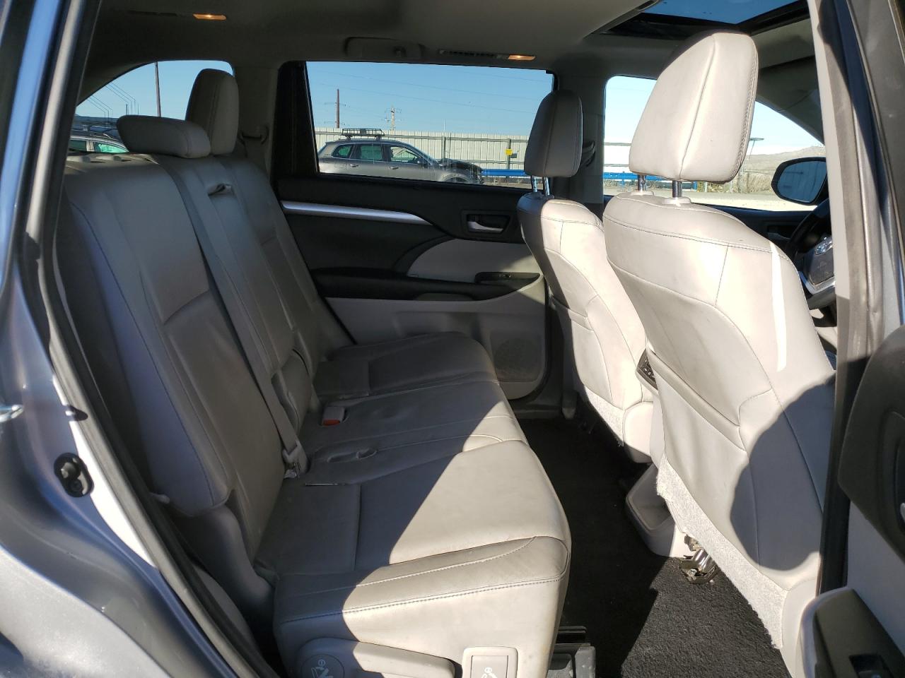 2015 Toyota Highlander - Image 11