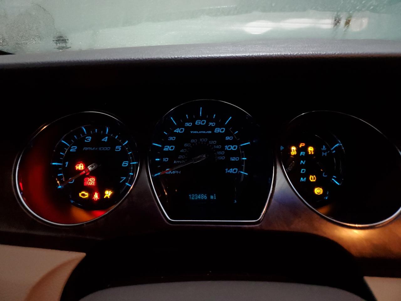2010 Ford Taurus - Image 9