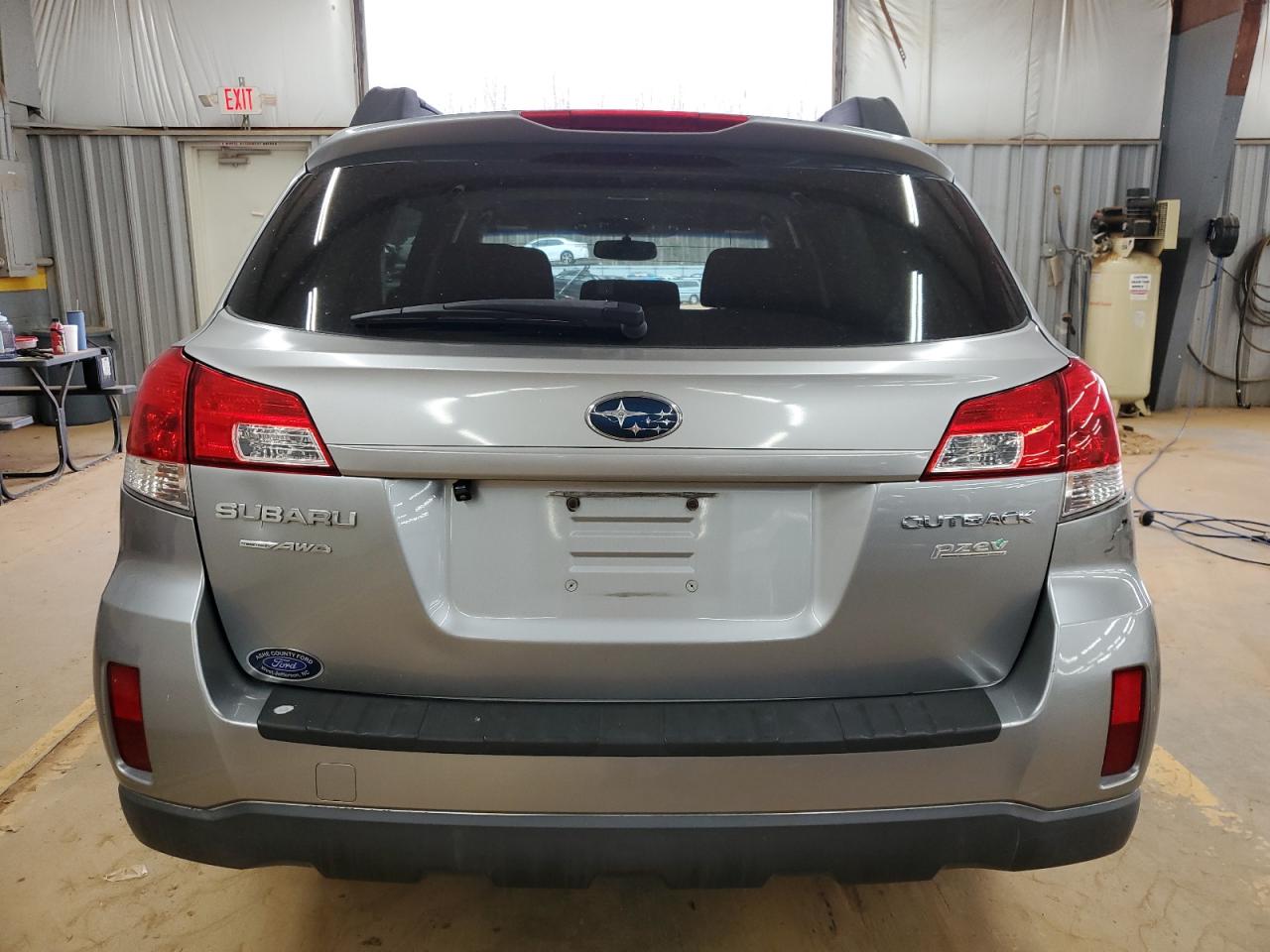 2011 Subaru Outback - Image 6