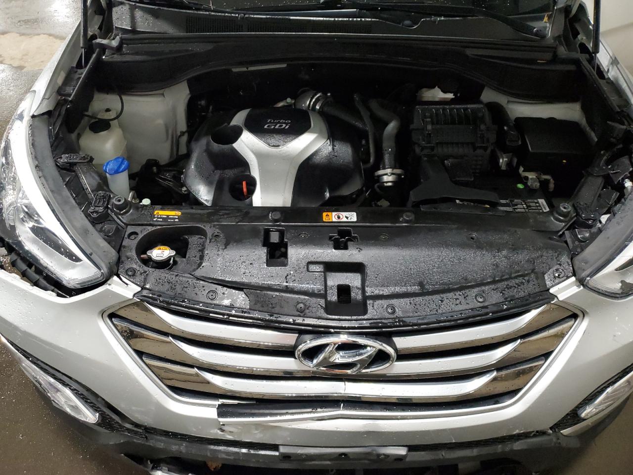 2016 Hyundai Santa Fe - Image 13