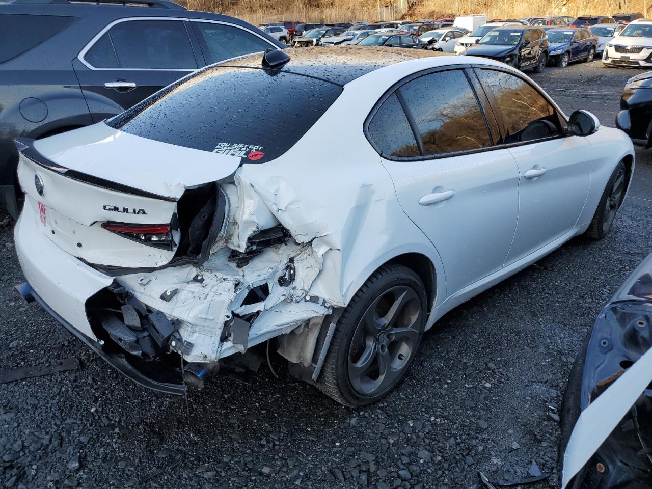 2019 Alfa Romeo Giulia - Image 3