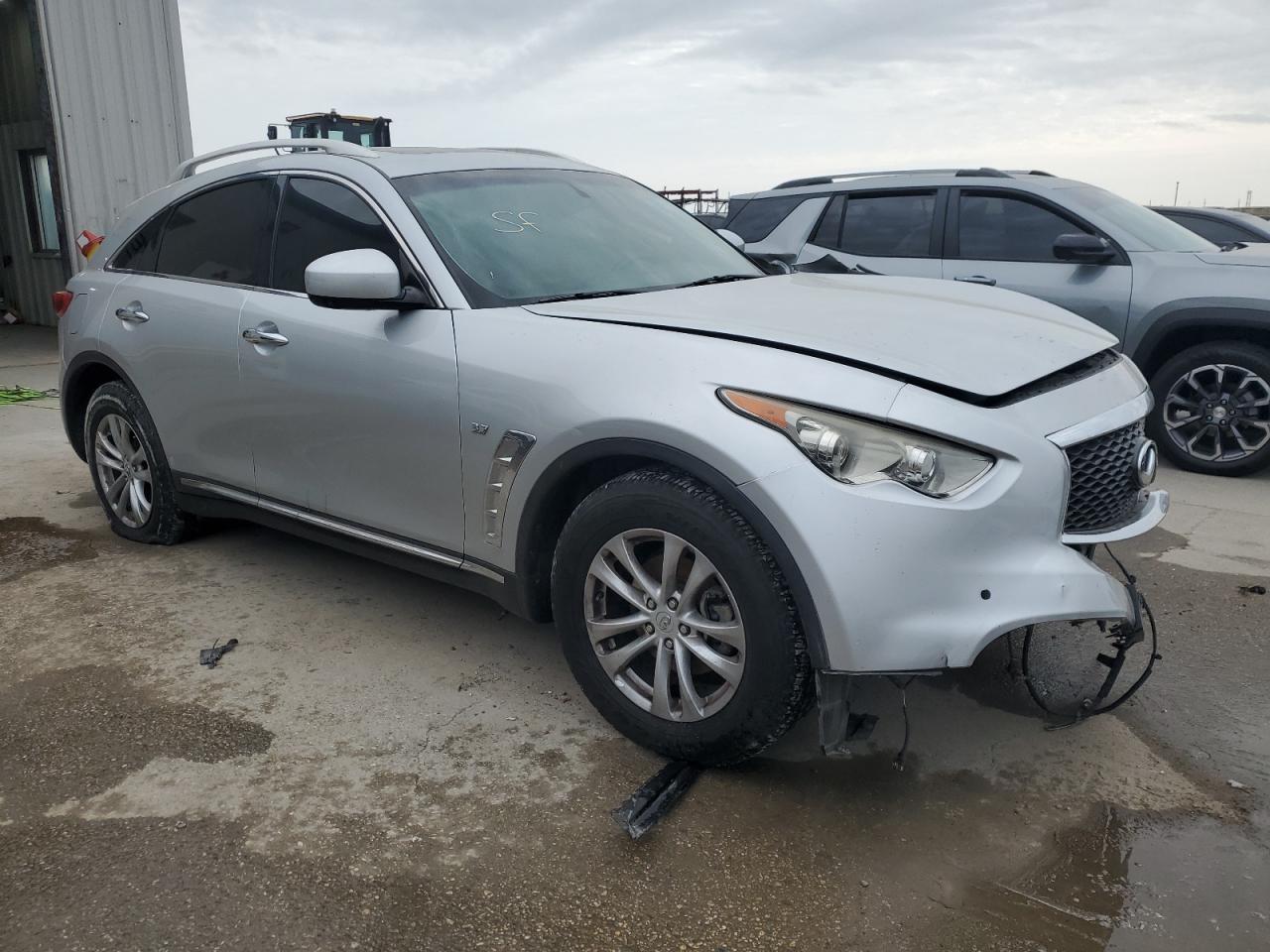 2017 Infiniti QX70 - Image 4
