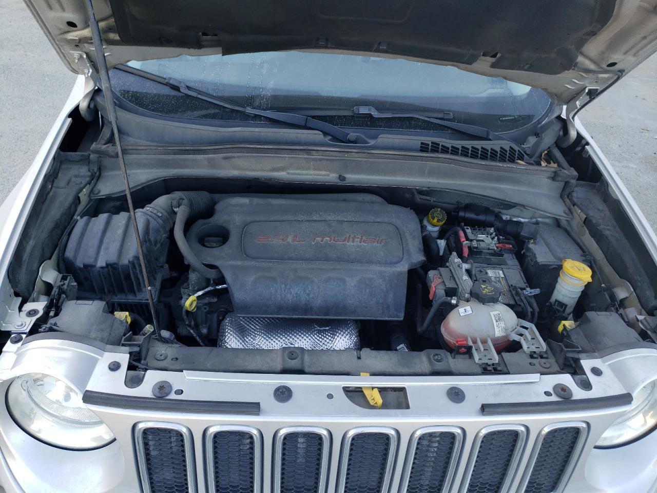 2015 Jeep Renegade - Image 14