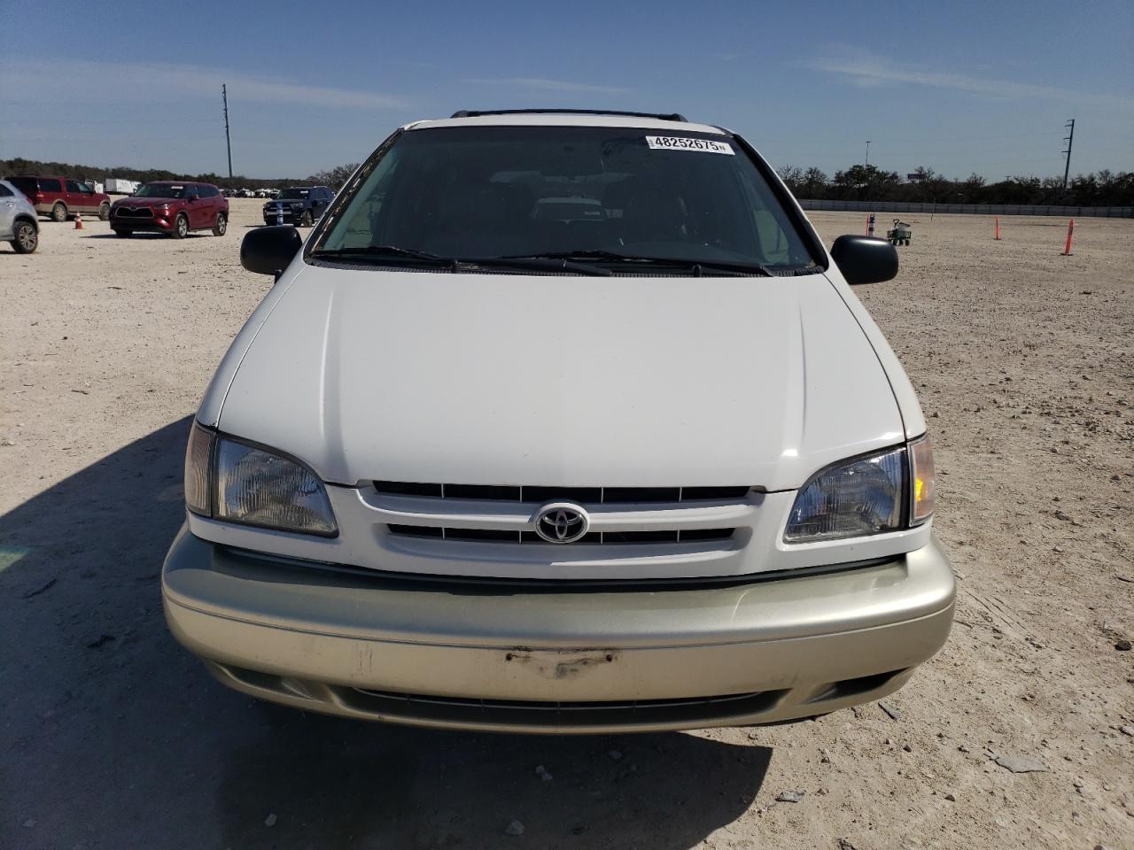 2000 Toyota Sienna - Image 5