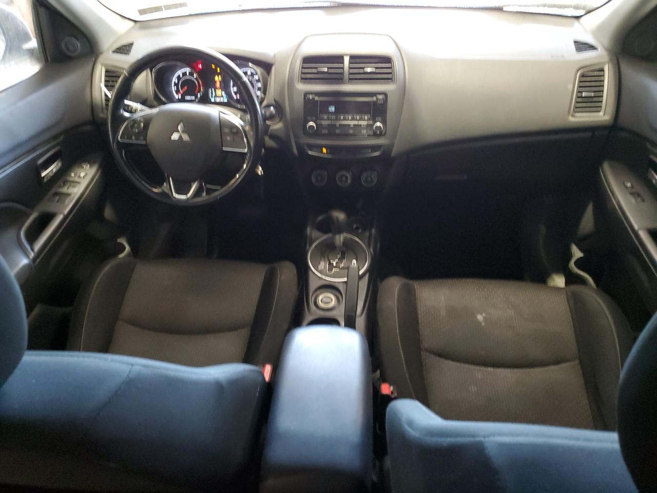 2016 Mitsubishi Outlander - Image 8