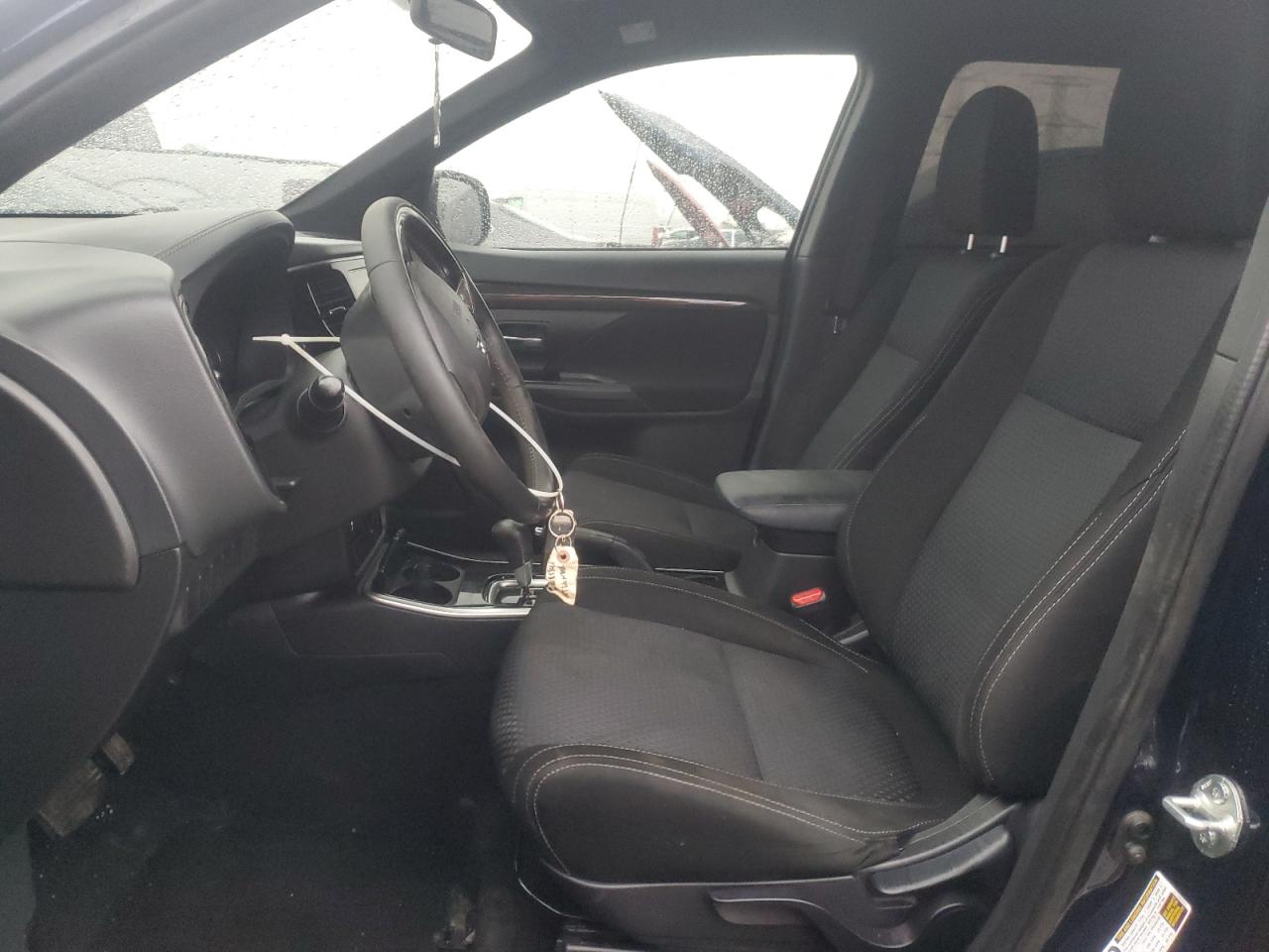 2018 Mitsubishi Outlander - Image 7