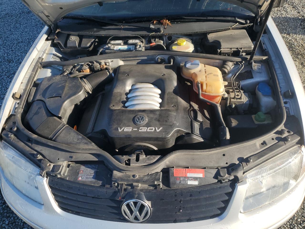 2000 Volkswagen Passat - Image 11
