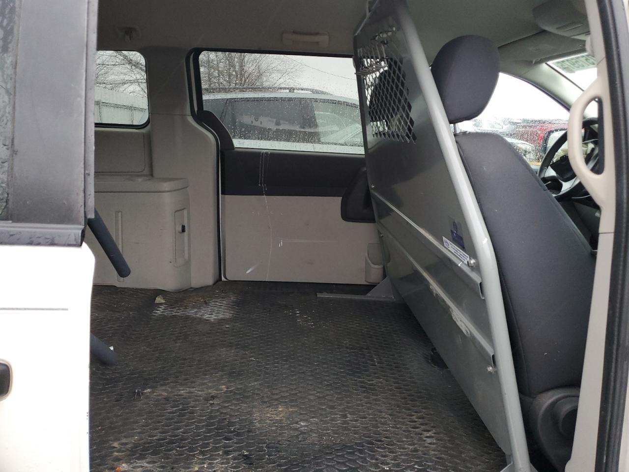 2010 Dodge Caravan - Image 11