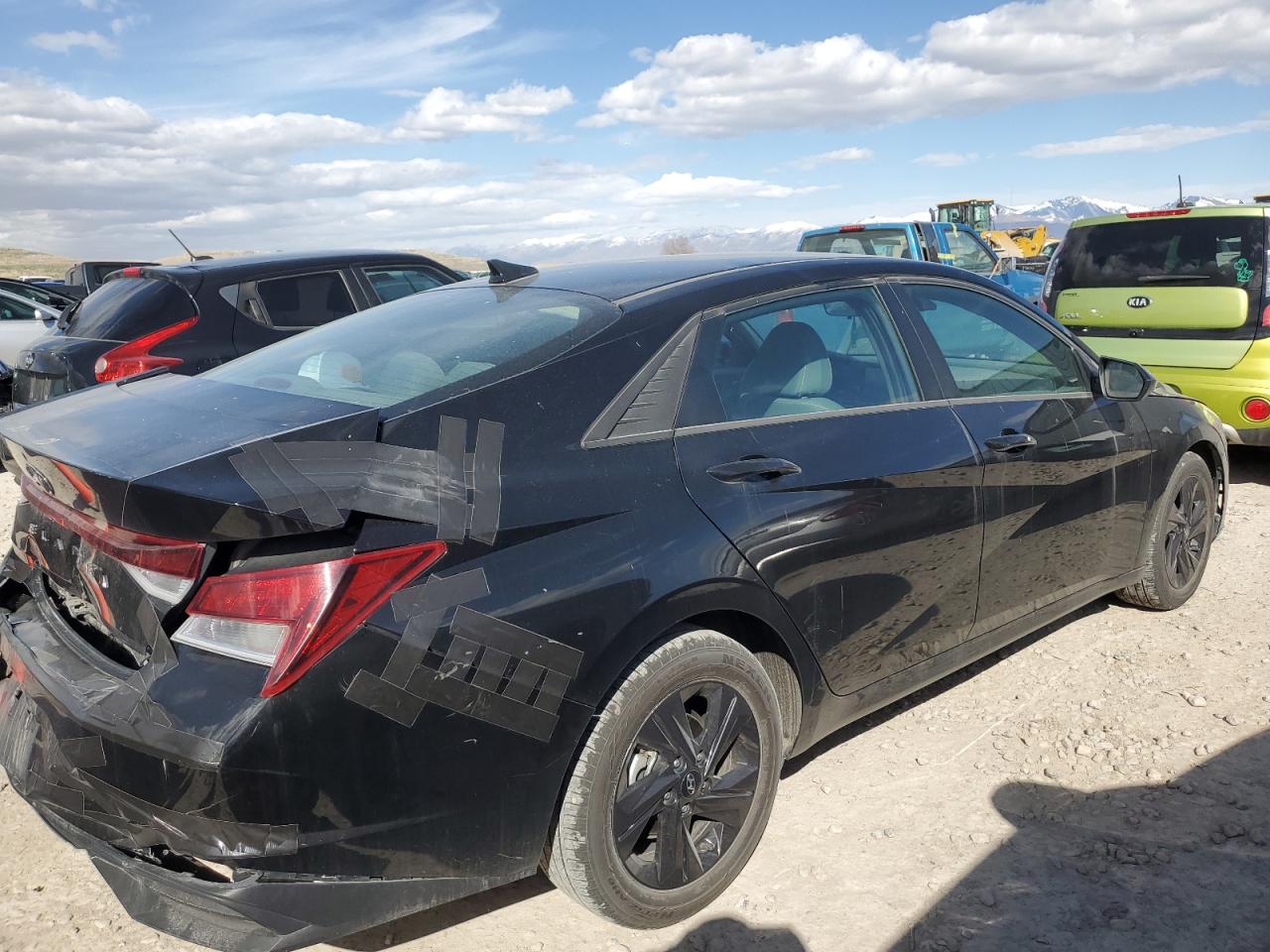 2022 Hyundai Elantra - Image 3