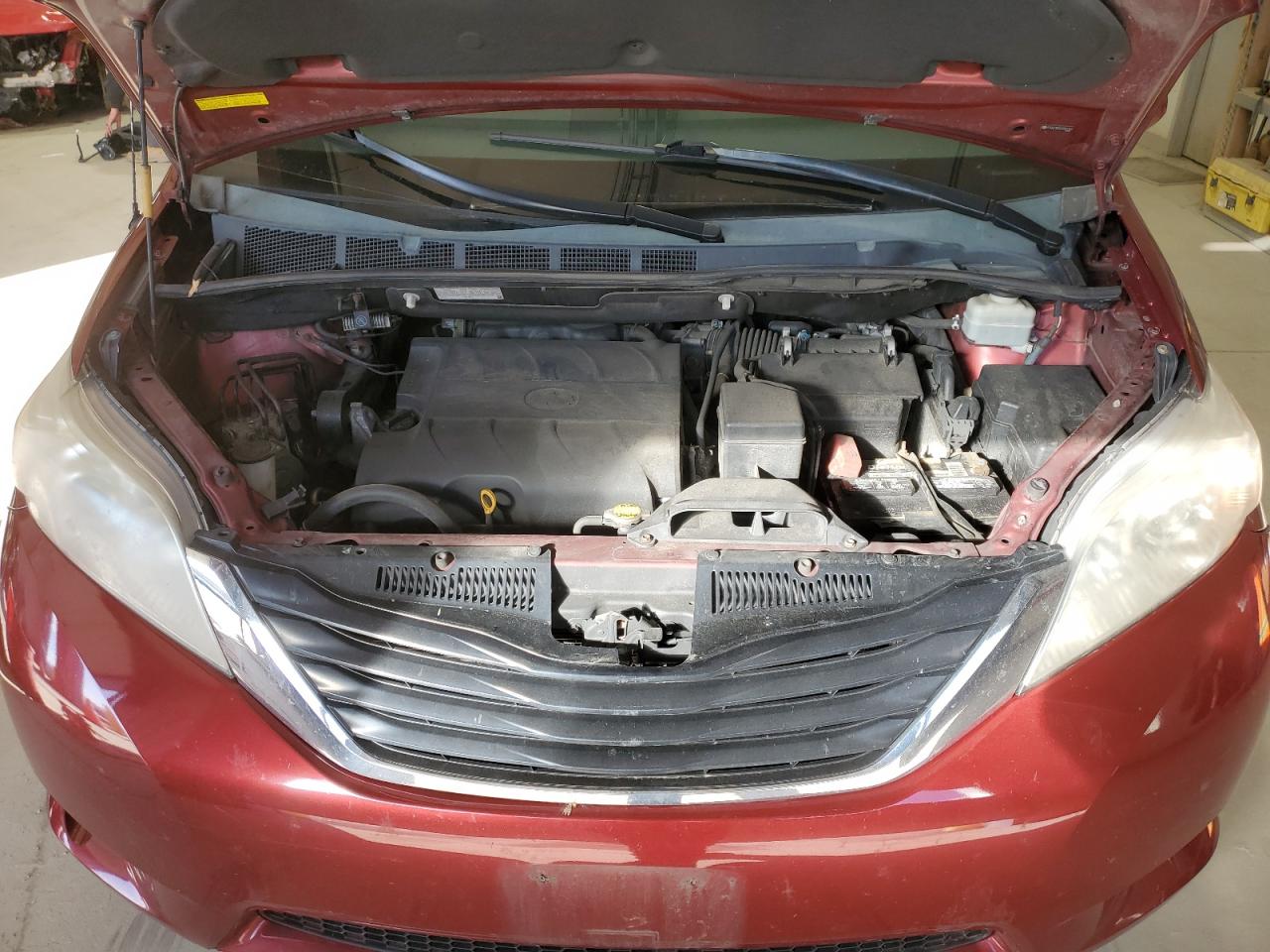 2012 Toyota Sienna - Image 12