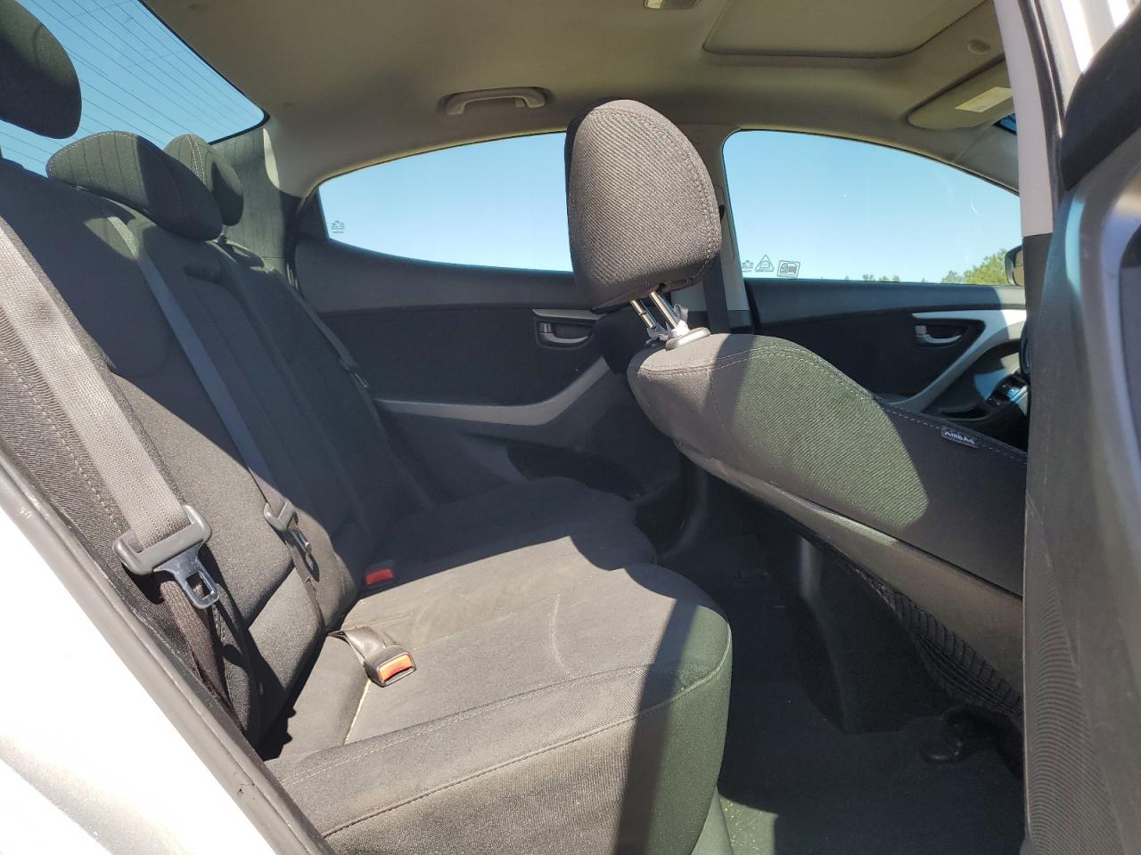 2015 Hyundai Elantra - Image 10