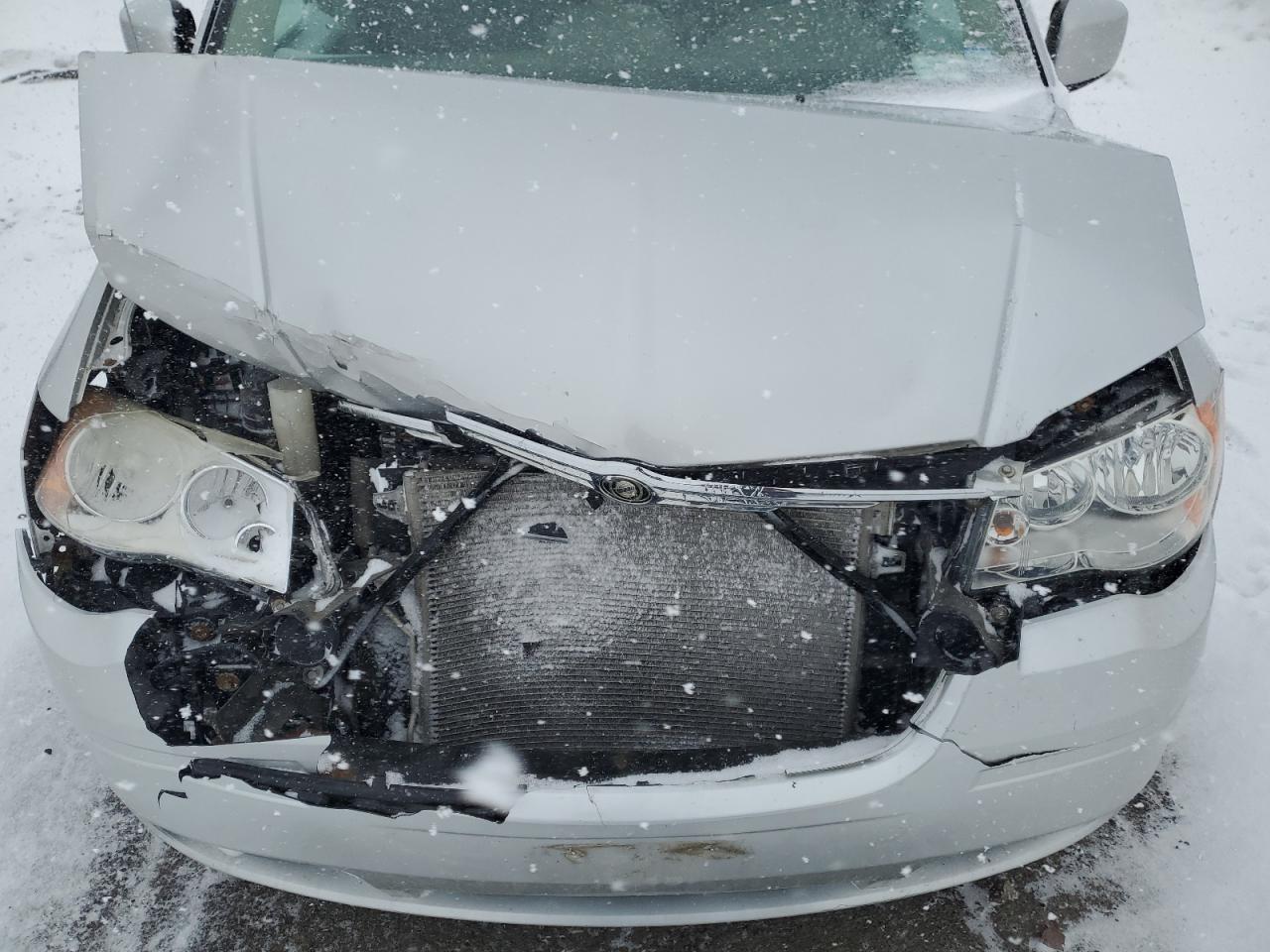 2010 Chrysler Town & Country - Image 12