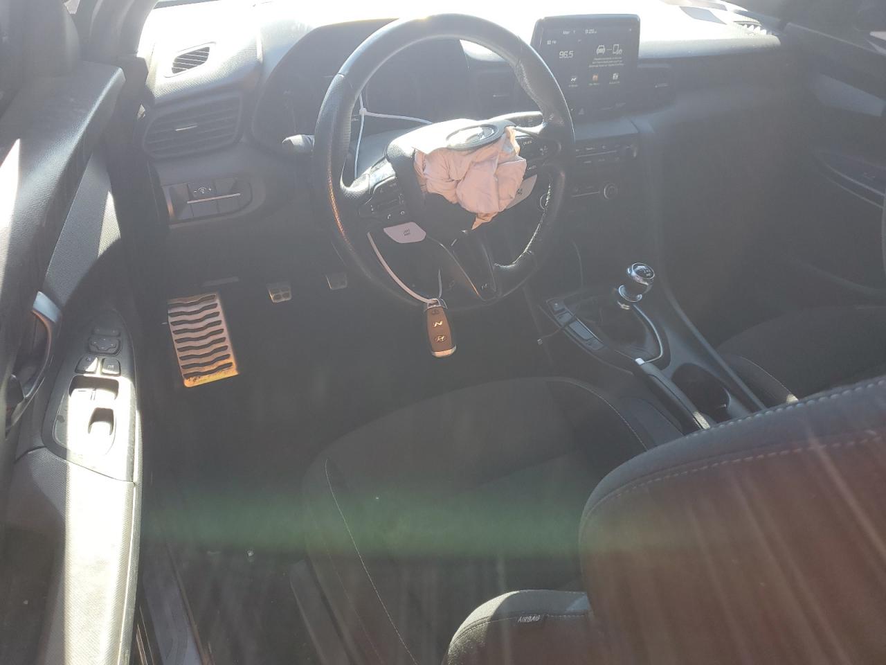 2020 Hyundai Veloster - Image 8