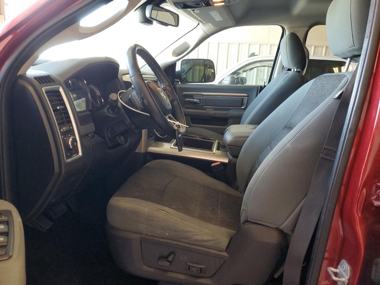 2015 RAM 1500 - Image 7