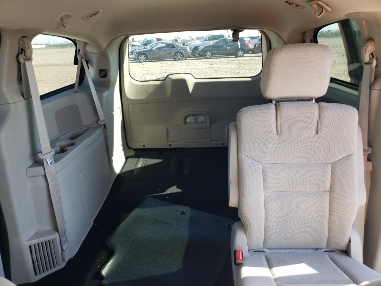 2016 Dodge Caravan - Image 10