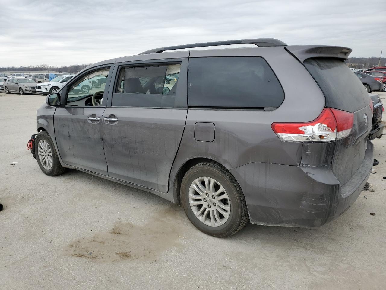 2012 Toyota Sienna - Image 2