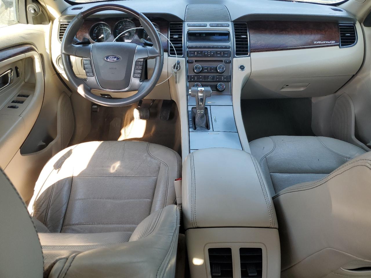 2010 Ford Taurus - Image 8