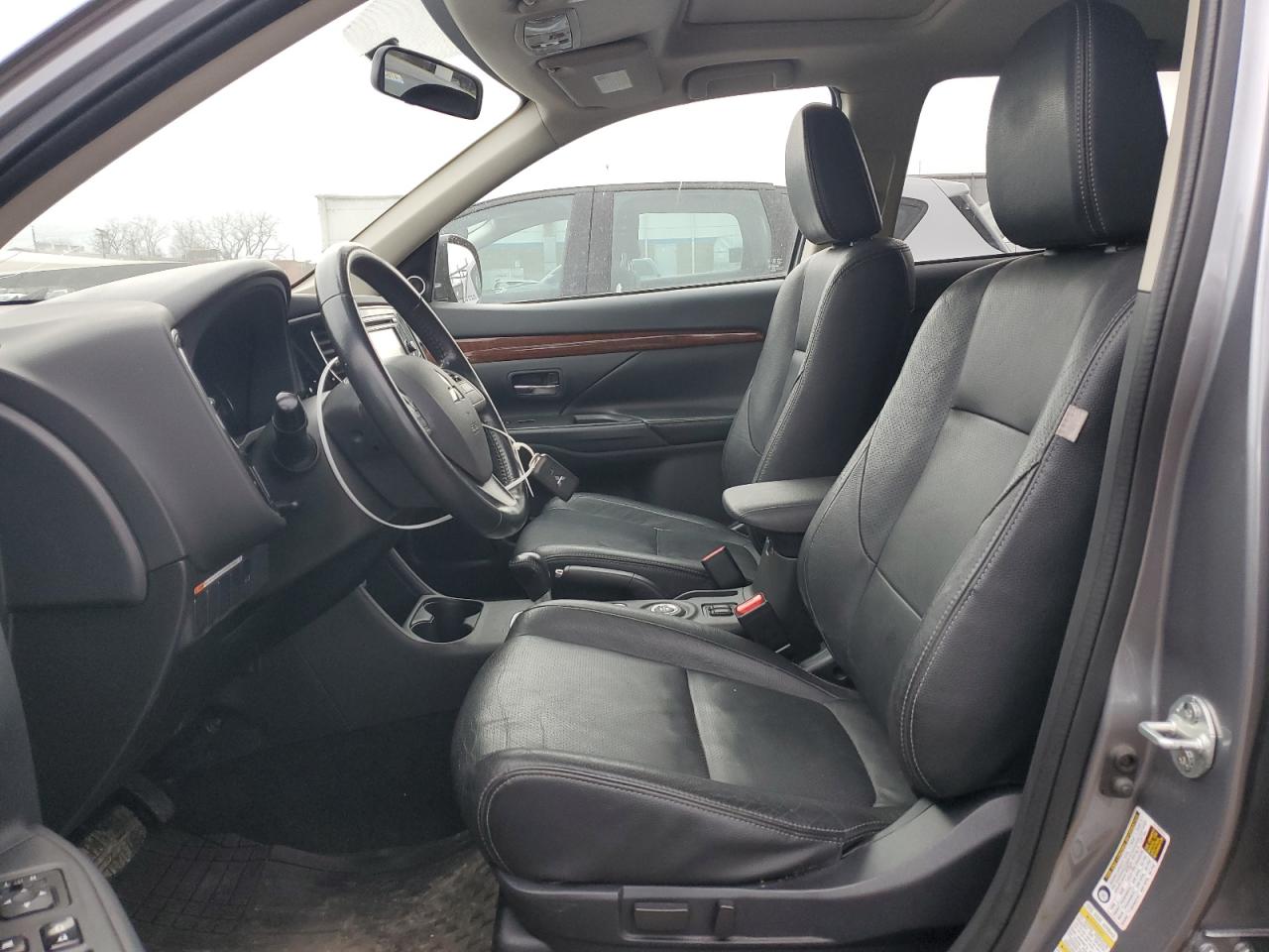 2014 Mitsubishi Outlander - Image 7