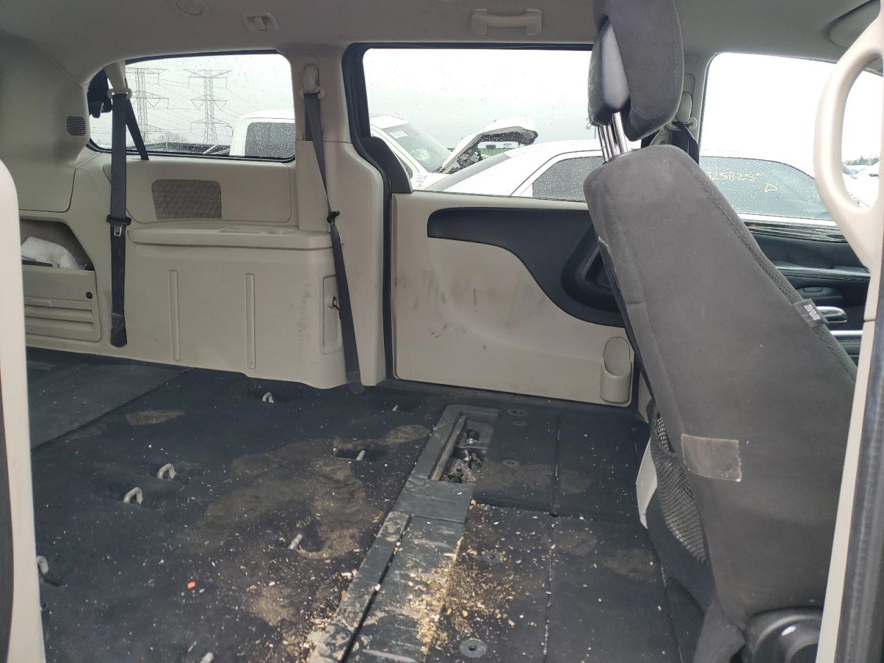 2016 Dodge Caravan - Image 11