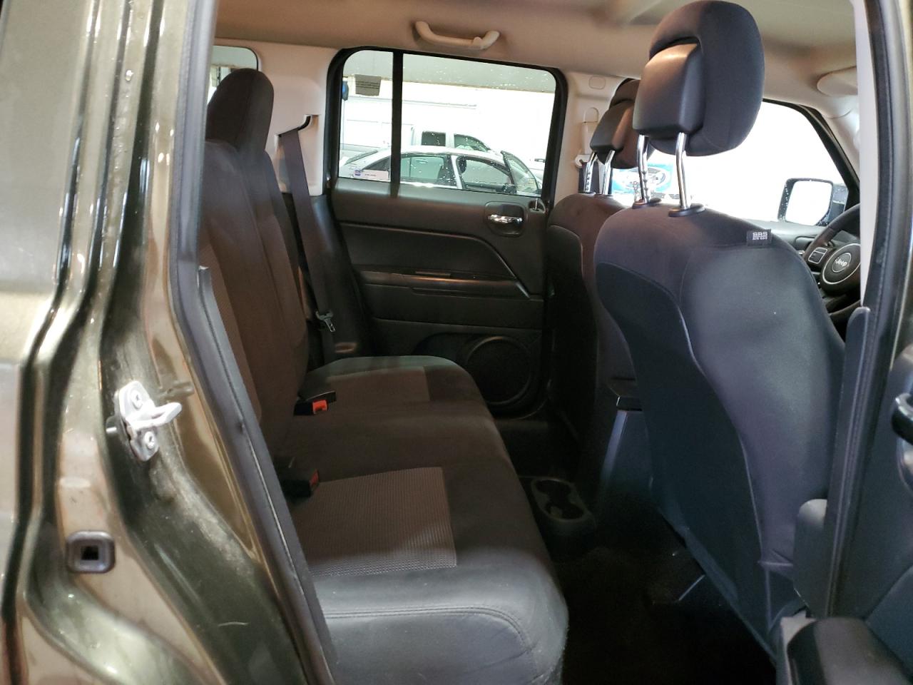 2015 Jeep Liberty (Patriot) - Image 11