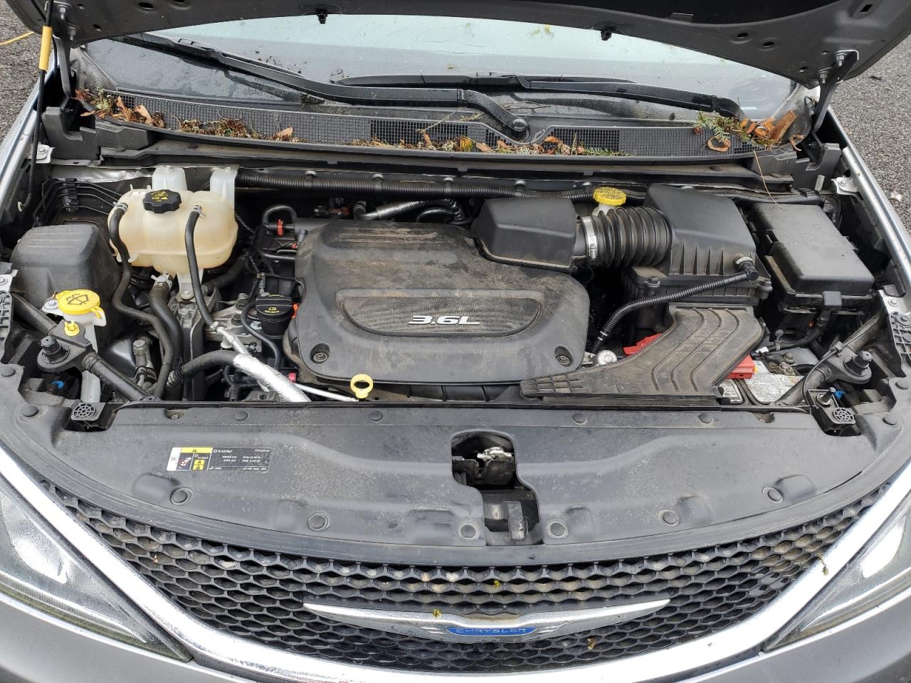 2018 Chrysler Pacifica - Image 12