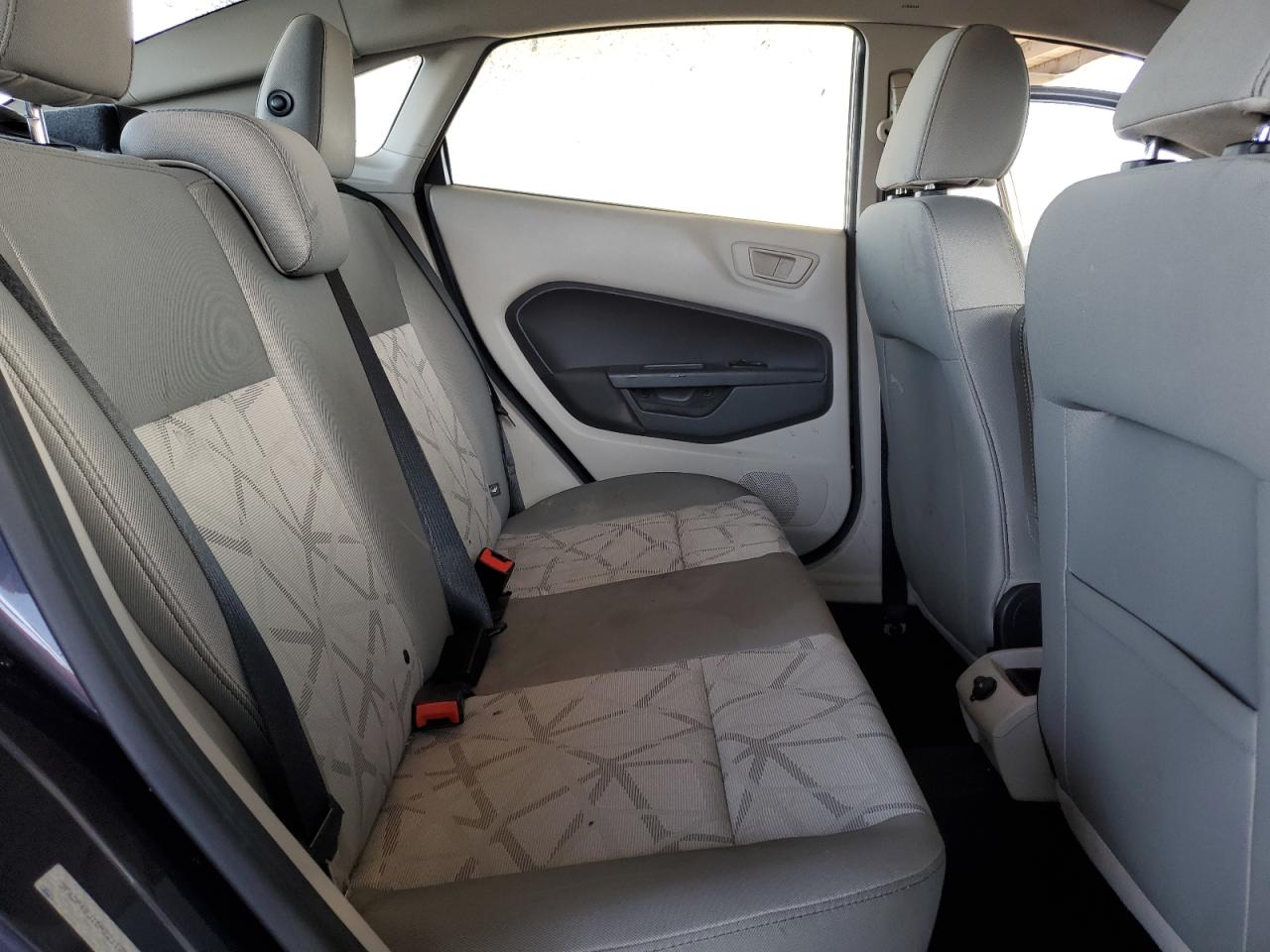 2013 Ford Fiesta - Image 10