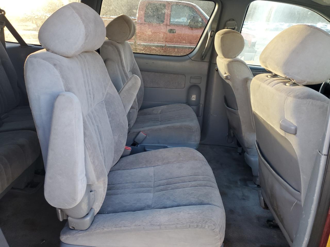 2000 Toyota Sienna - Image 11