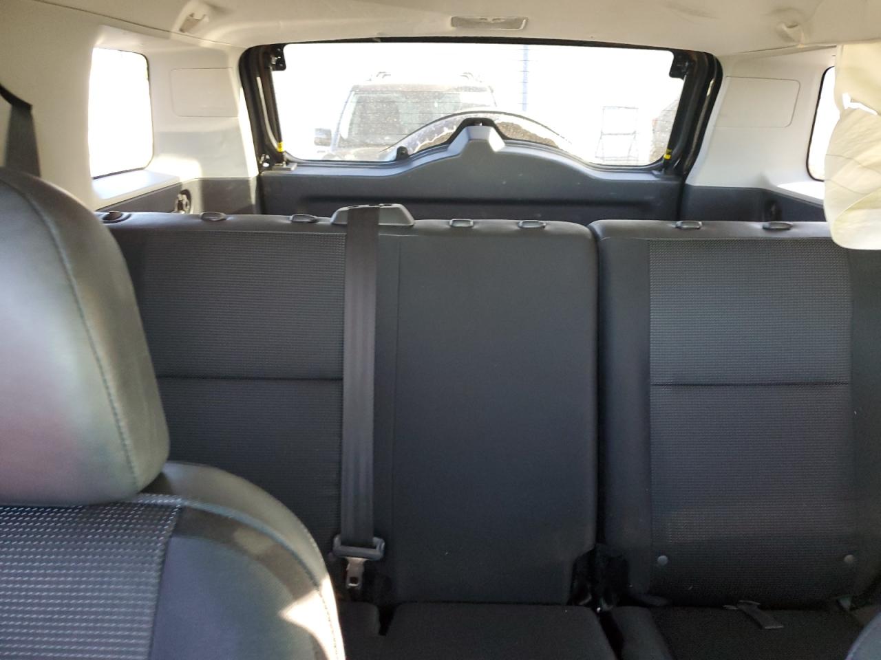 2011 Toyota FJ Cruiser - Image 10
