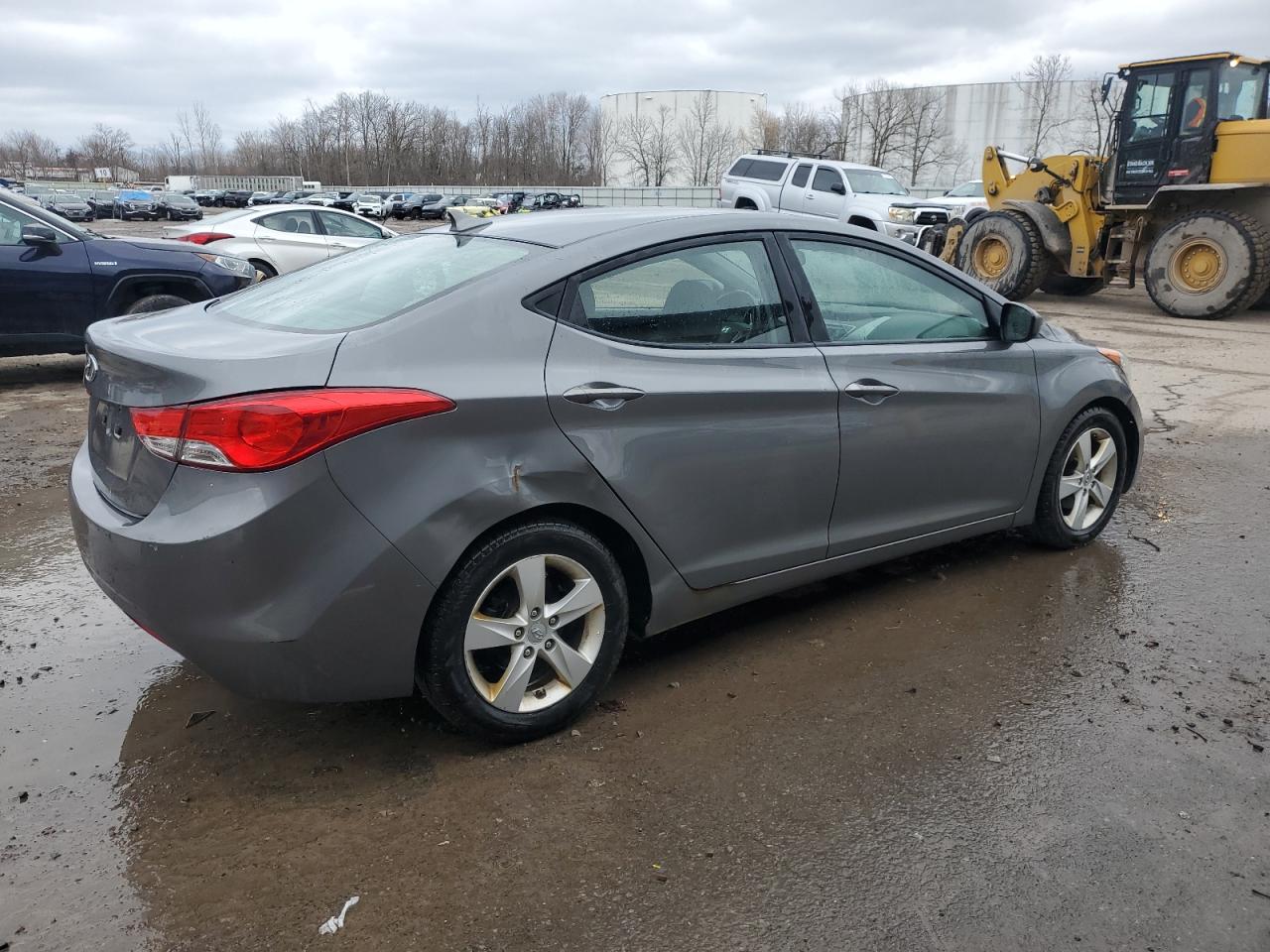 2013 Hyundai Elantra - Image 3