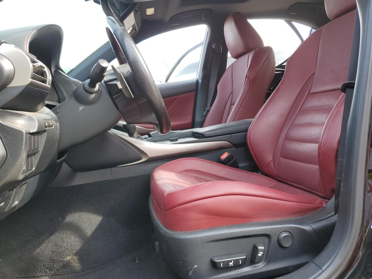 2016 Lexus IS - Image 7