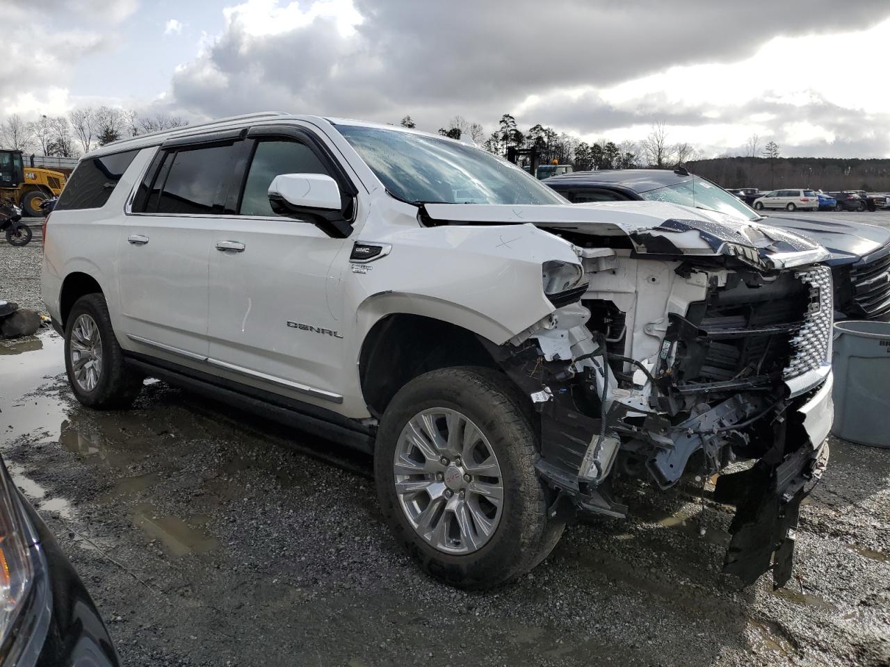 2022 GMC Yukon - Image 4