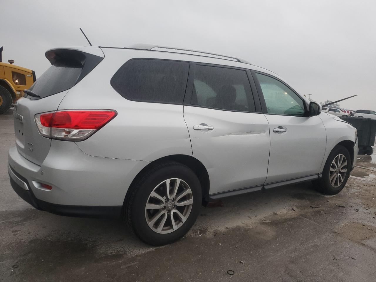 2015 Nissan Pathfinder - Image 3