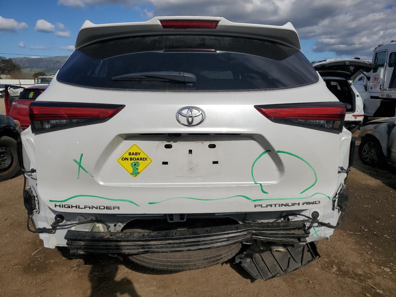 2022 Toyota Highlander - Image 6