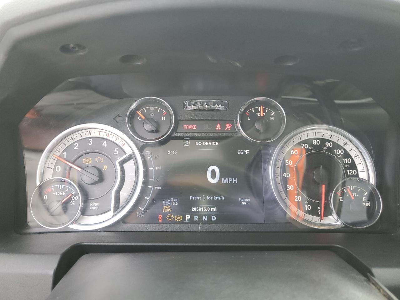 2014 RAM 3500 - Image 9