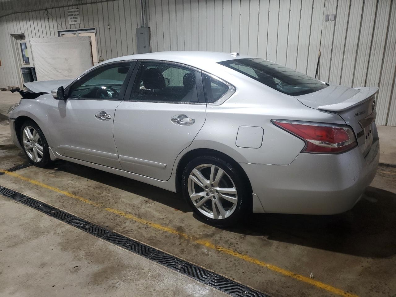 2015 Nissan Altima - Image 2