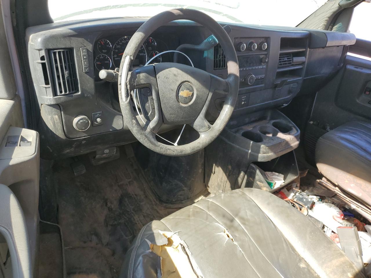 2015 Chevrolet Express - Image 8