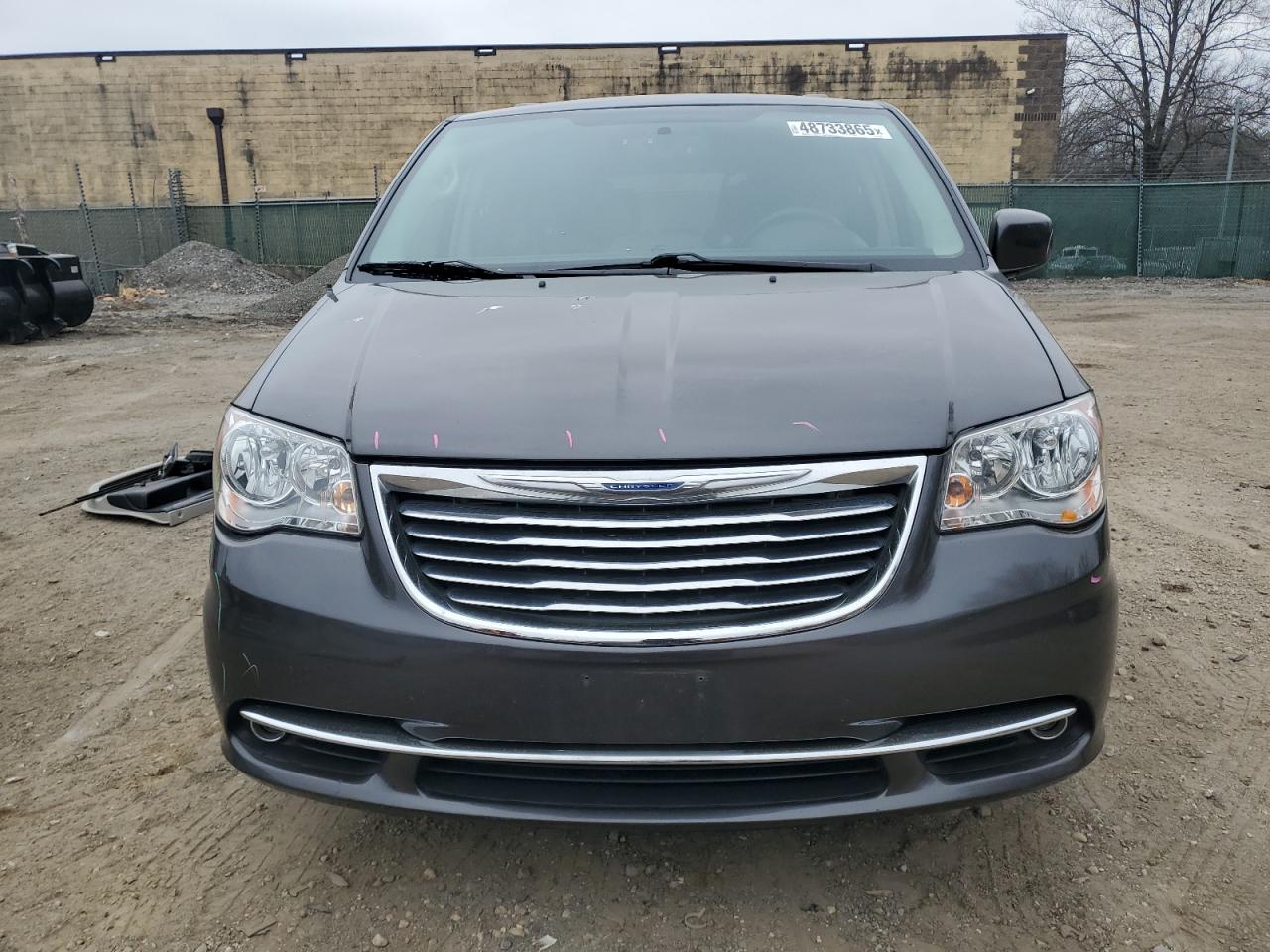 2016 Chrysler Town & Country - Image 5