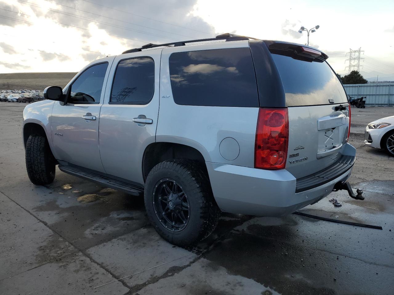 2011 GMC Yukon - Image 2