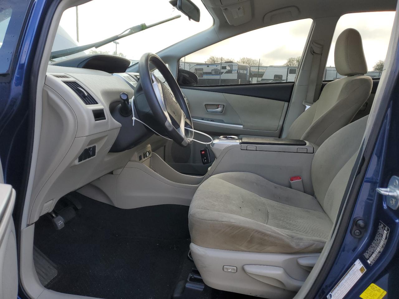 2012 Toyota Prius - Image 7